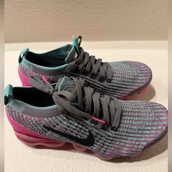 Nike Air VaporMax Flyknit 3 Gunsmoke Fuchsia - Picture 2 of 6
